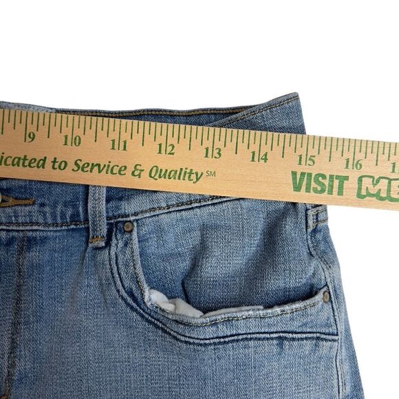 Levi's San Francisco high rise  Denim Shorts Red Tab Size 8 - Picture 14 of 16